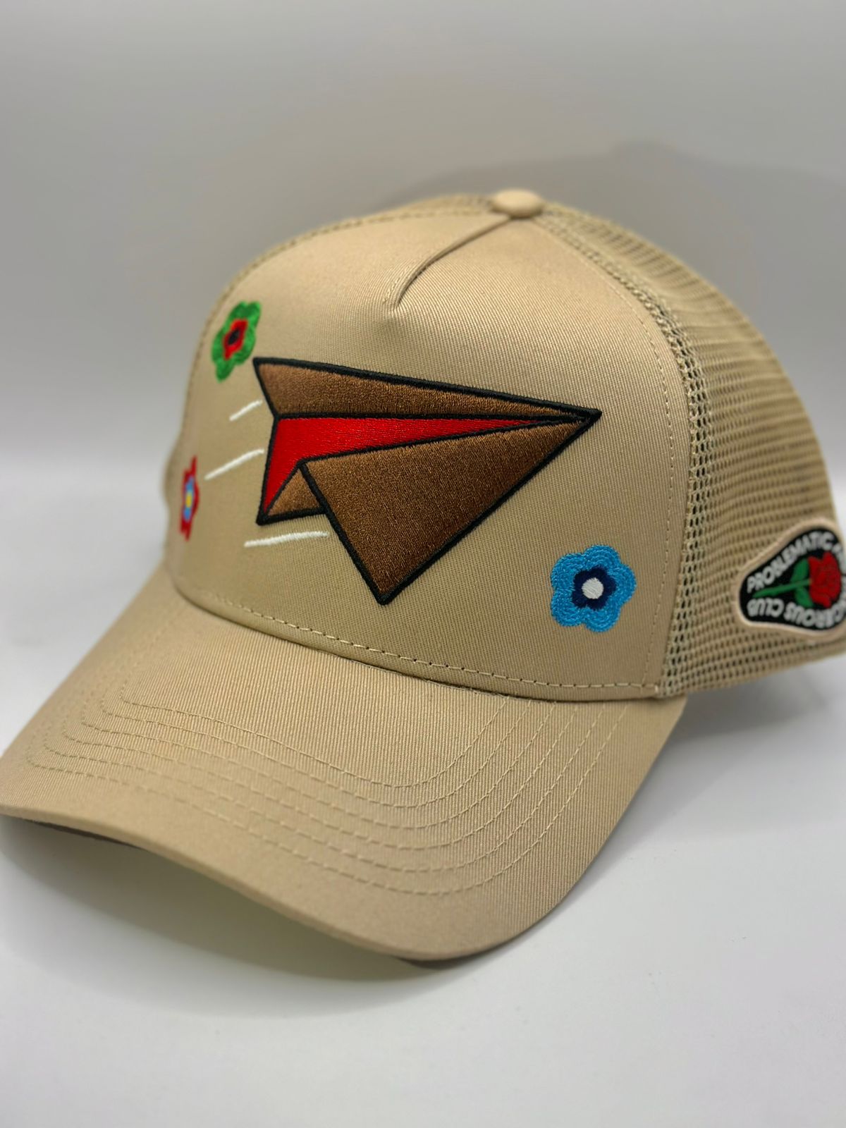 Gorra problematic and dangerous pilotito crema