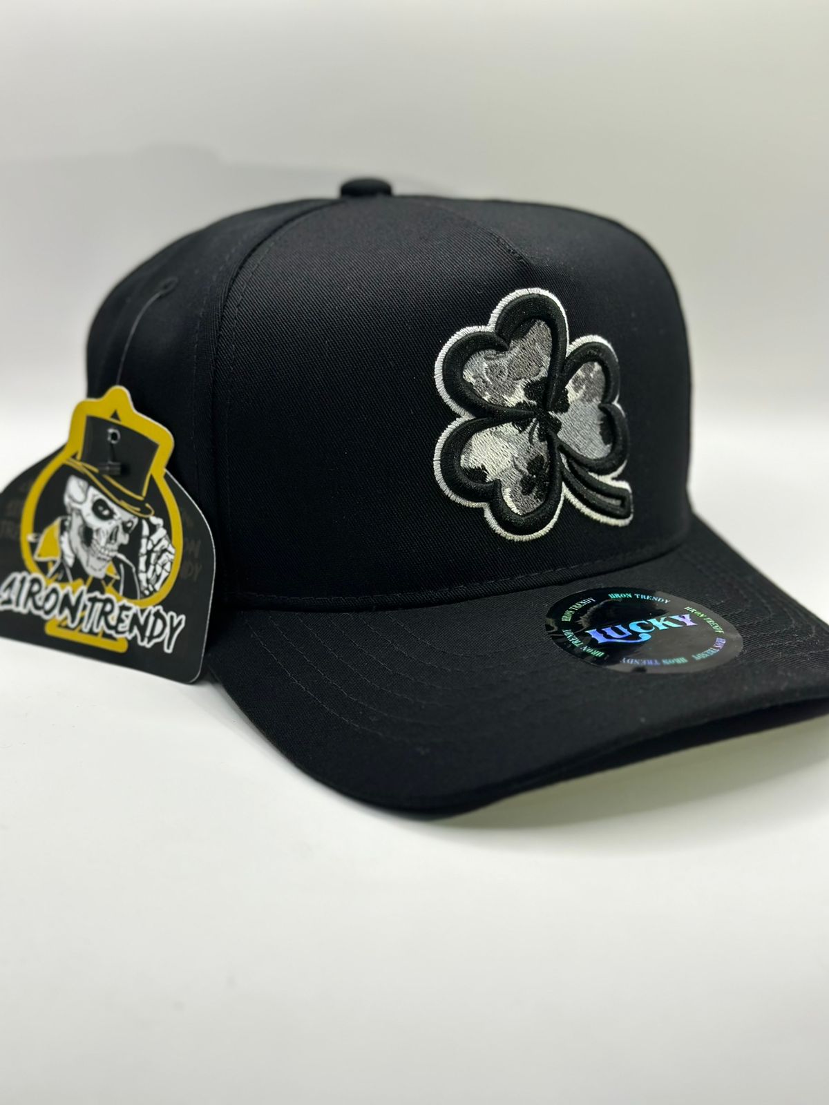 Iron trendy CLOVER BLACK