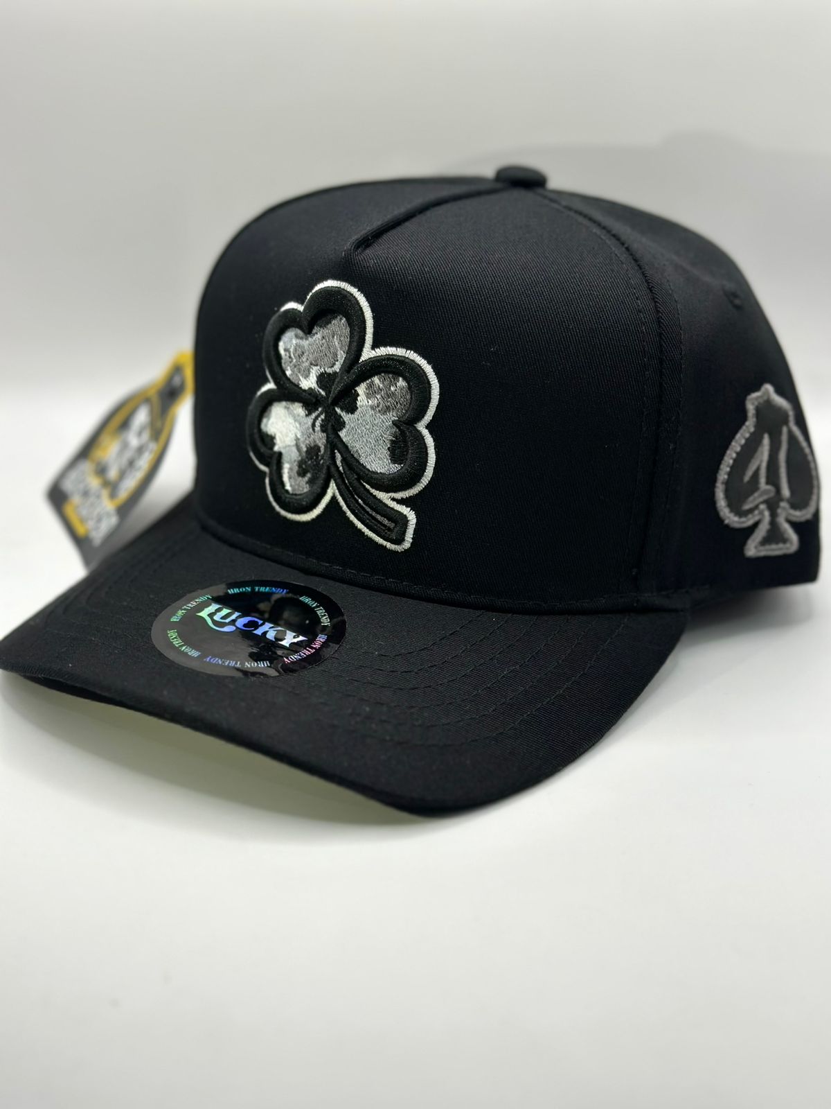 Iron trendy CLOVER BLACK